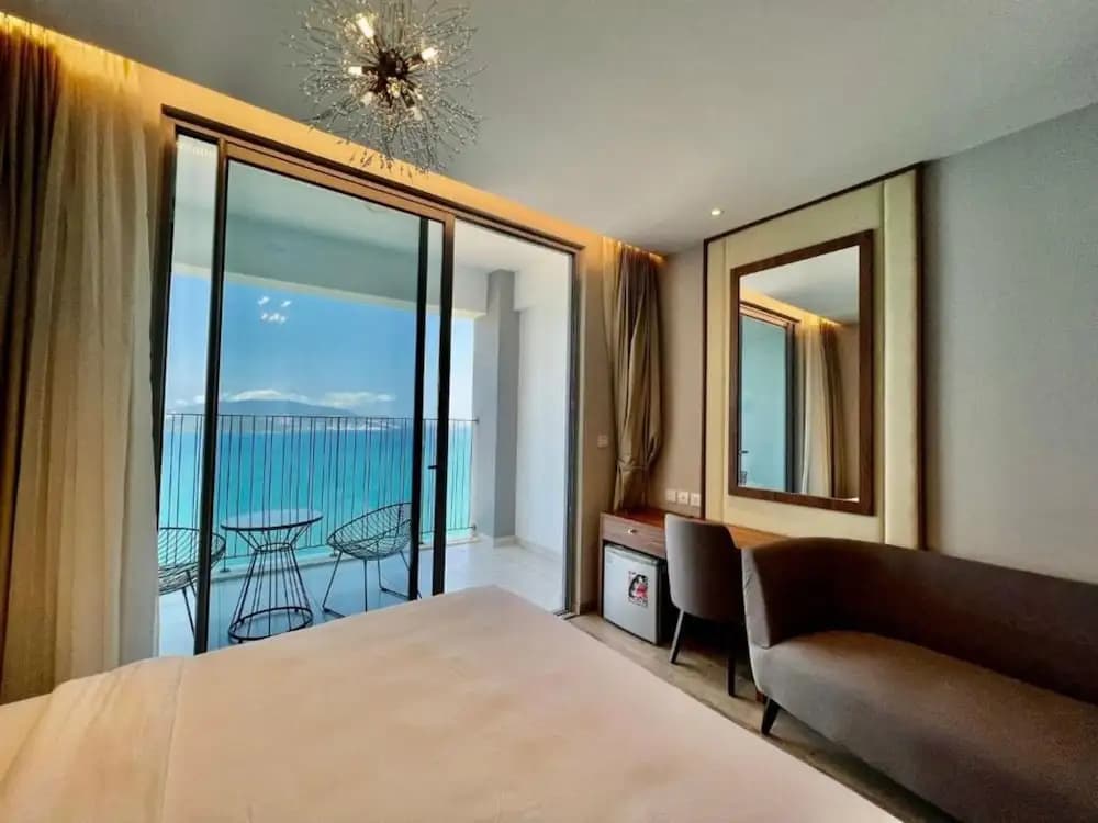 LYN Panorama Beachfront Studio - photo 6