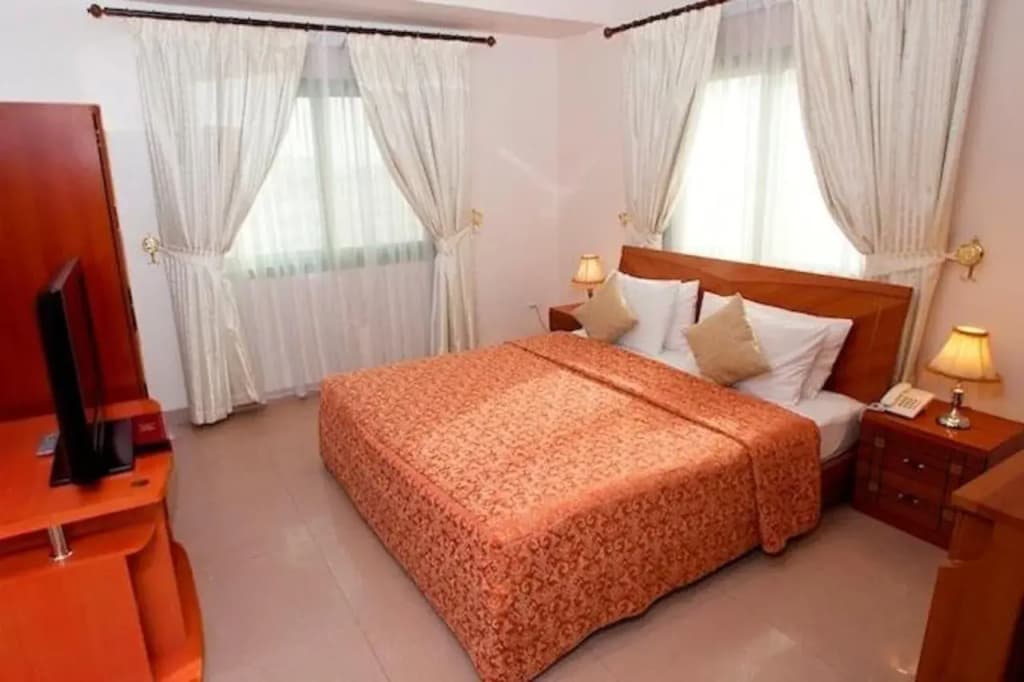 Safeer Plaza Hotel - photo 2