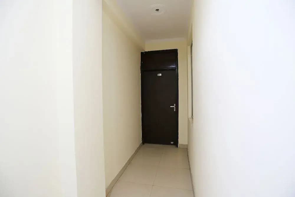 OYO 35827 Airport Palace - photo 12