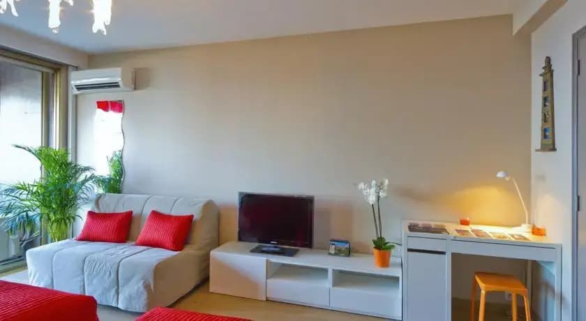 Spacious Studio Right @ The Beach - photo 3