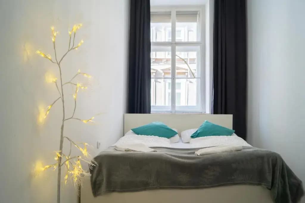Central 2BR Apt. - Lovely for Long Stays - photo 3