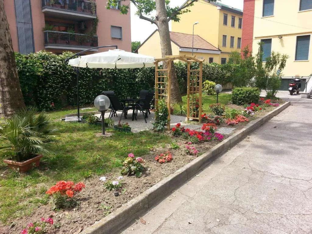 Garden Hotel - photo 5