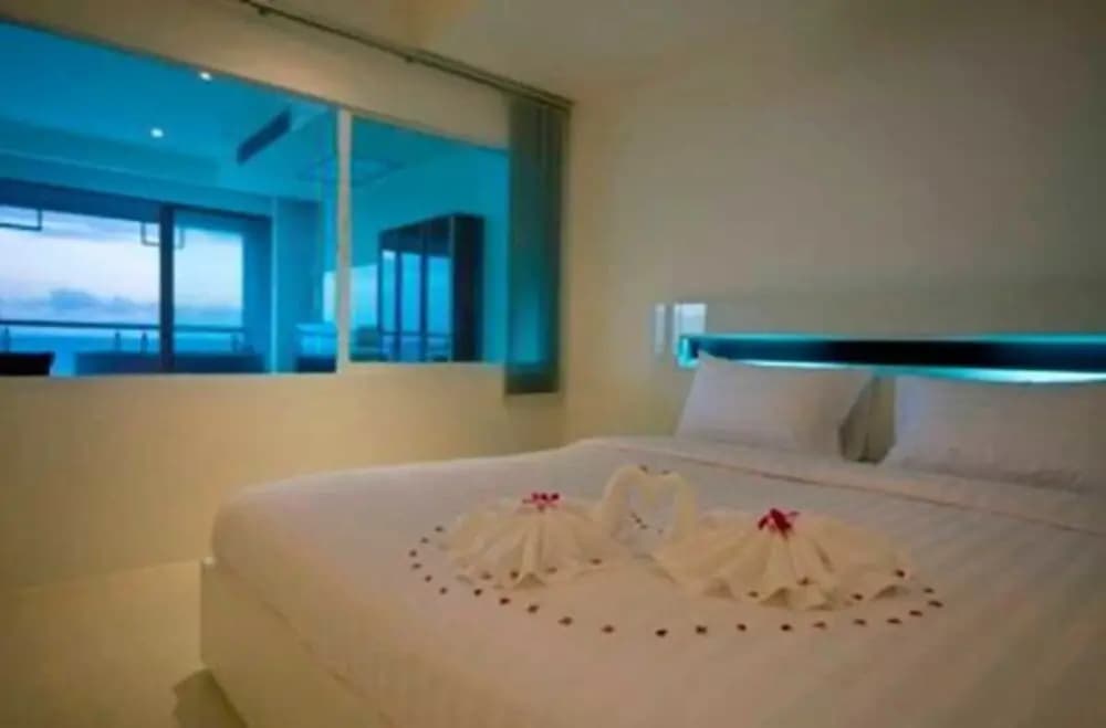 Sunset Plaza Holiday Apartment - photo 4
