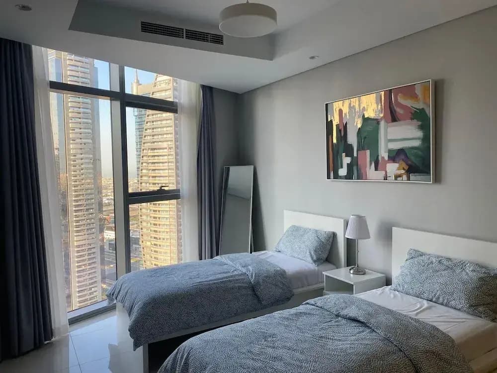 Gorgeous 2 Br in Paramount - photo 3