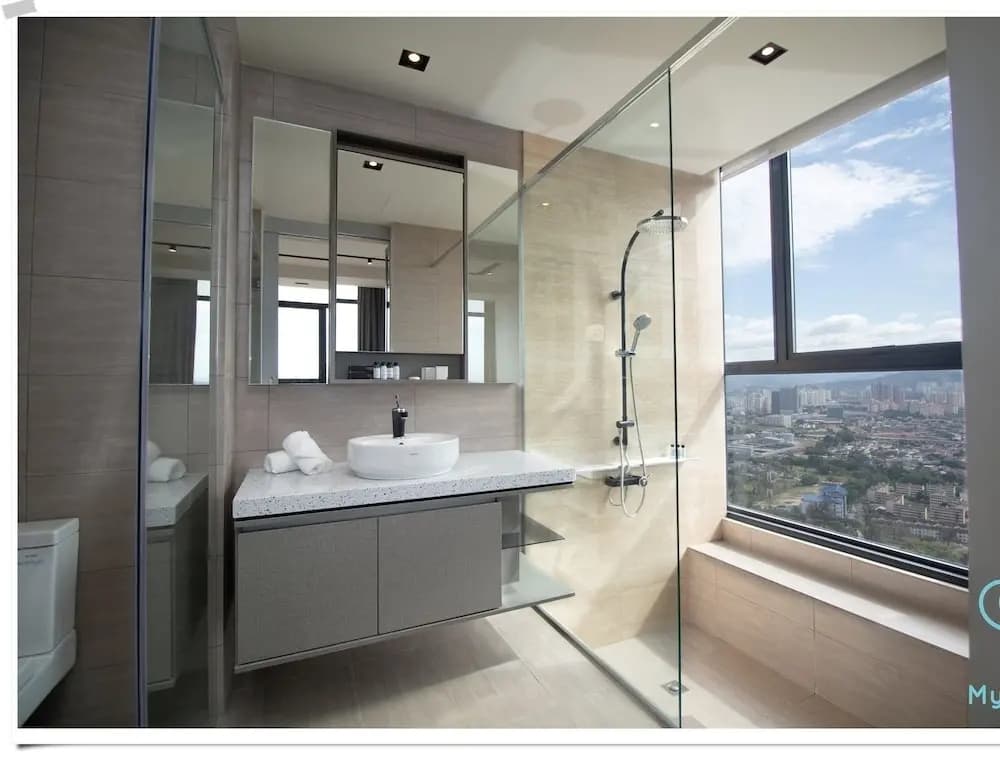 Expressionz Professional Suites by KL101 - photo 10
