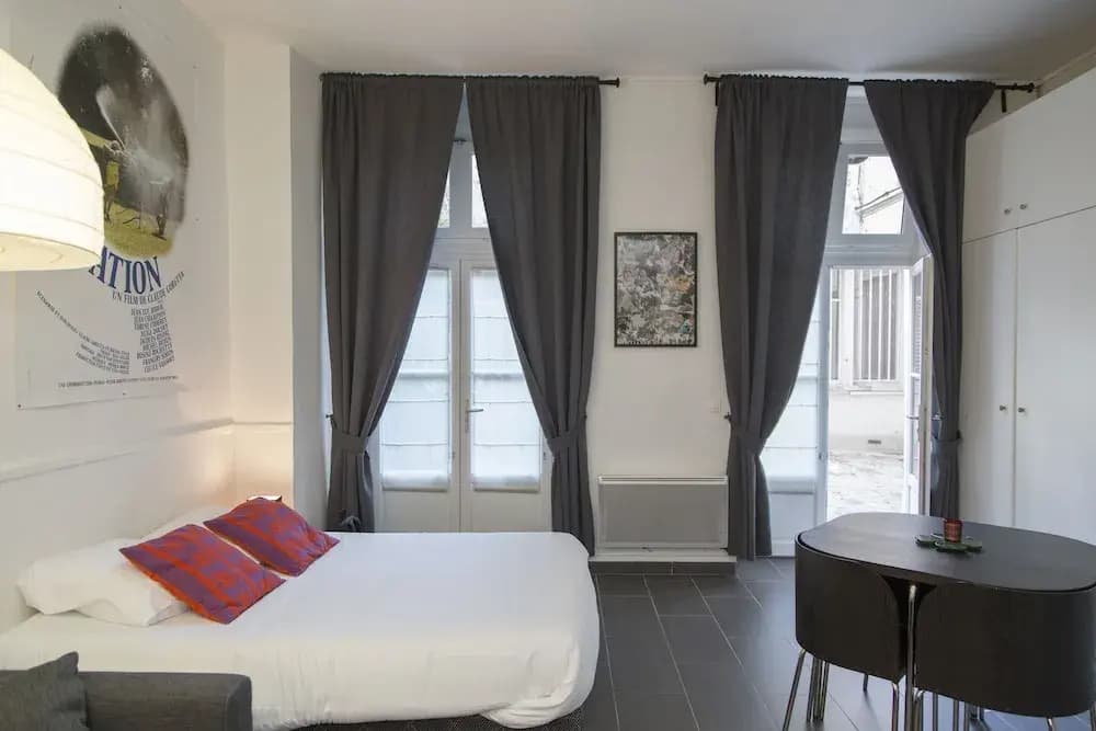 Saint-Germain des Prés Apartment 2 - photo 6