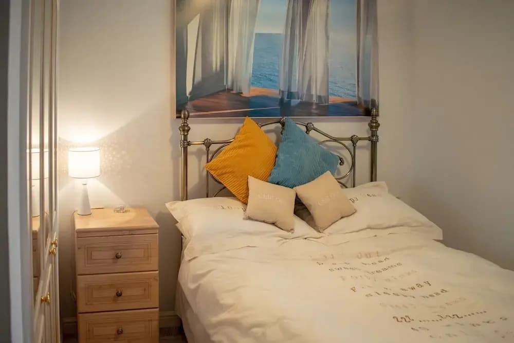 Homely 2 Bedroom Flat in Bonnington - photo 5