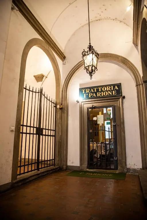 Studio in Tornabuoni within a Renaissance building - photo 2
