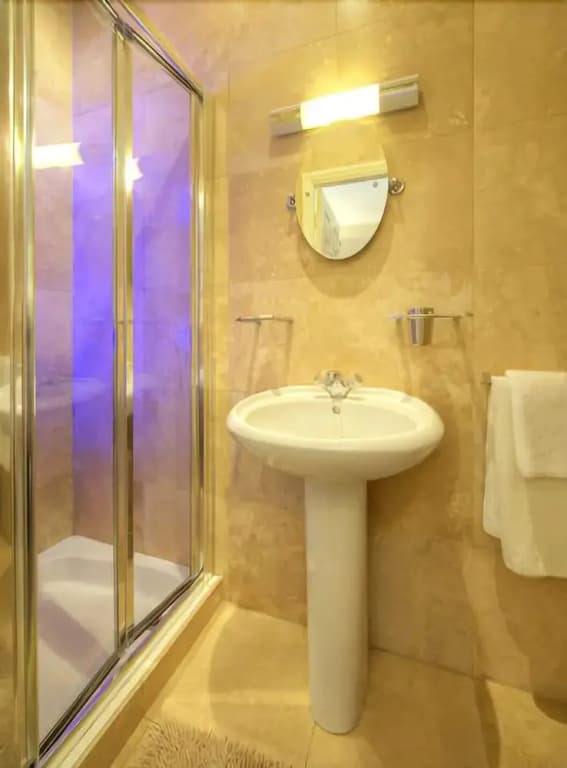 Alpha Guest House - photo 8