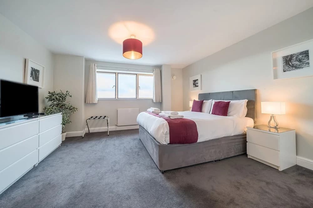 Roomspace -The Courtyard Penthouse - photo 4