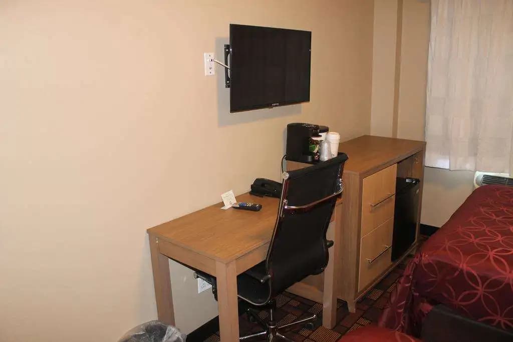 Days Inn by Wyndham Brooklyn Borough Park - photo 2