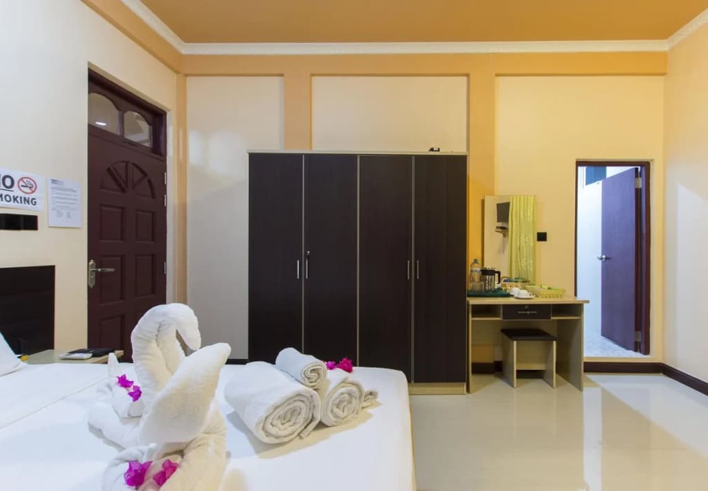 Magoodhoo Inn - photo 9