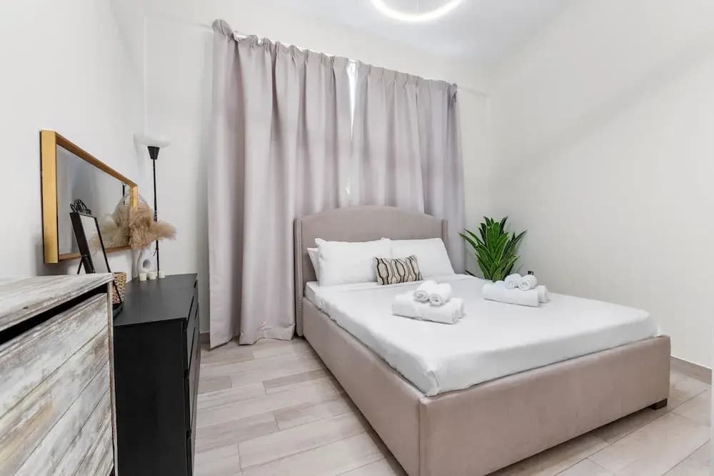 Waves - Stylish 1BR in JVC with Balcony & Pool - photo 19