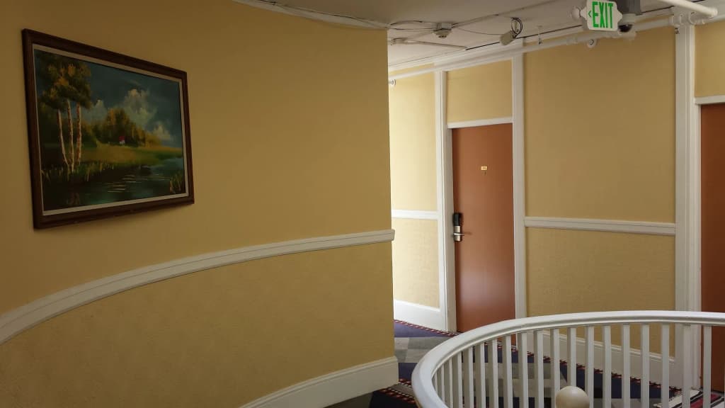 El Capitan Hotel - photo 12