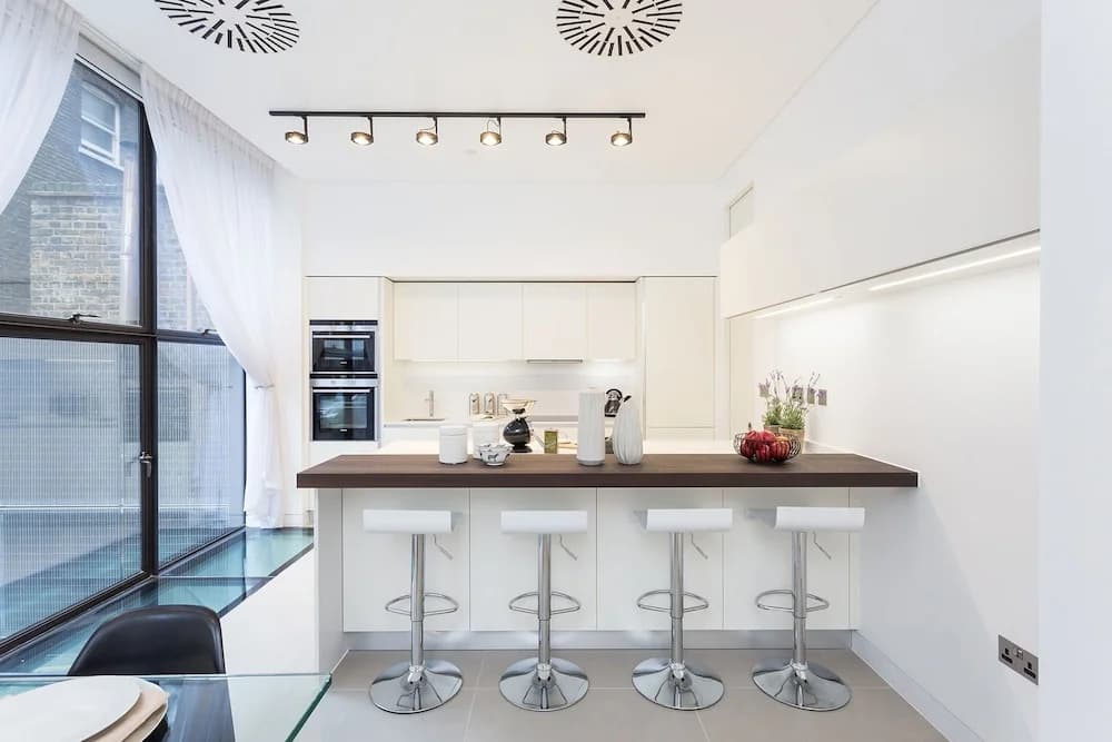 Urban Chic - Chiltern and Baker - photo 1