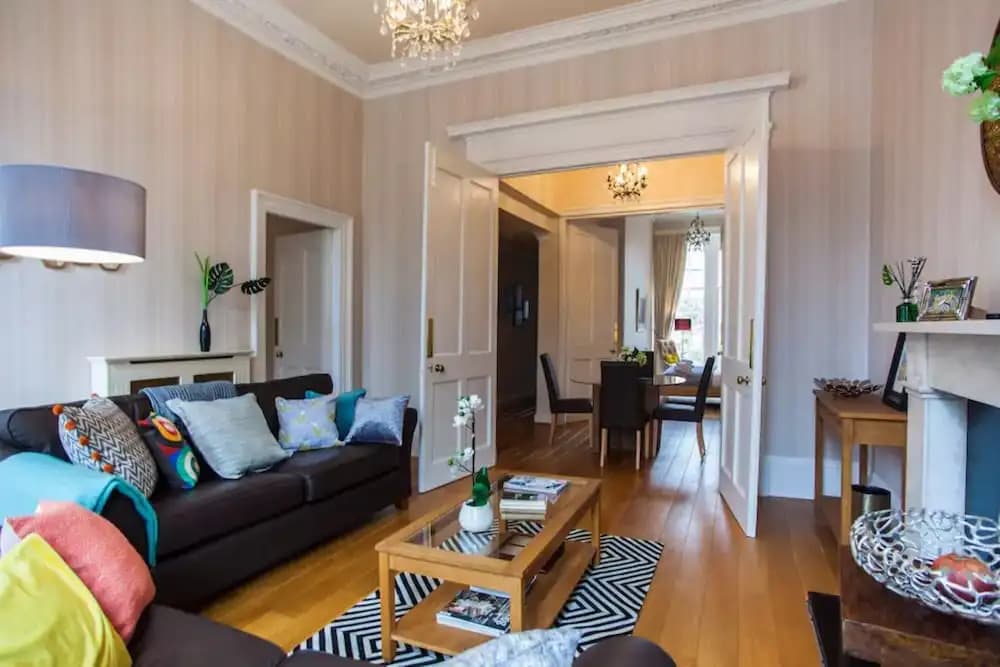 Central 2 Bedroom Apartment - photo 3