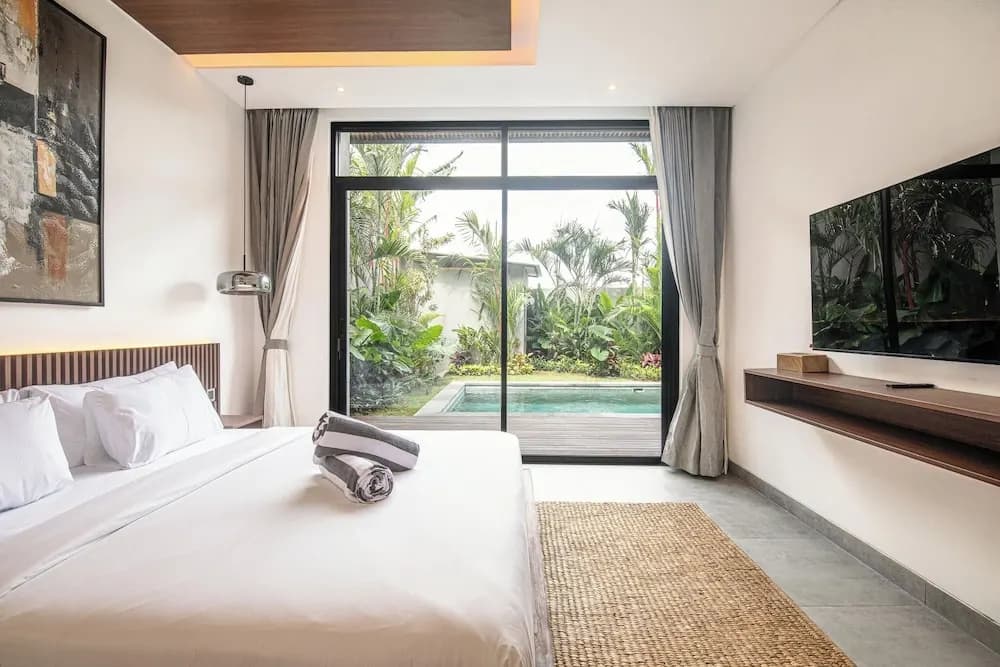 Exquisite 5BR Canggu Villa Steps From the Beach - photo 2