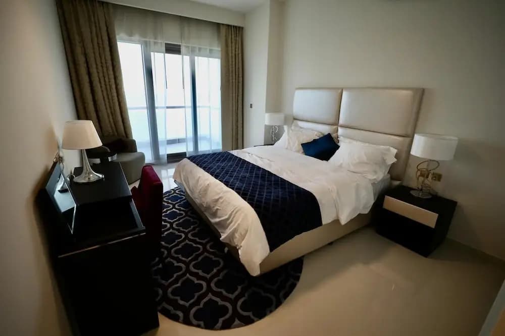 Waterfront 2 Bed Apartment Sleeps 4 With Parking - photo 2