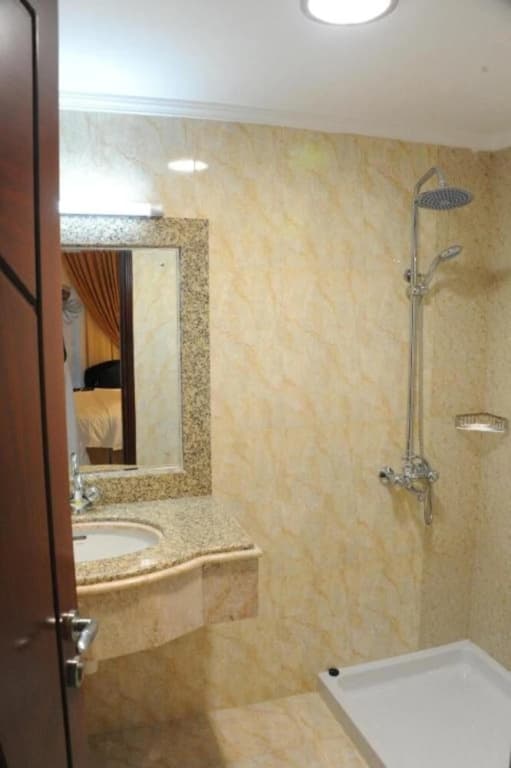 OYO 136 Pioneer Hotel Apartments - photo 8