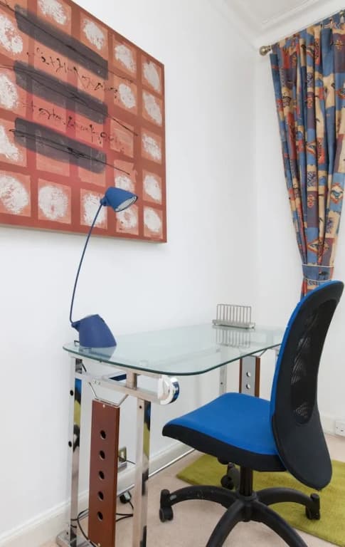 Connected & Convenient: Newly-renovated Flat for 2 - photo 10