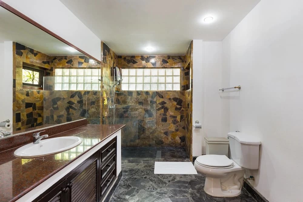 Blissful Jacuzzi Living at Villa Nikkie2 - photo 8