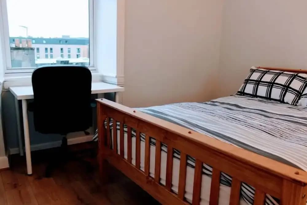 1 Bedroom Flat in City Centre Accommodates 4 - photo 2