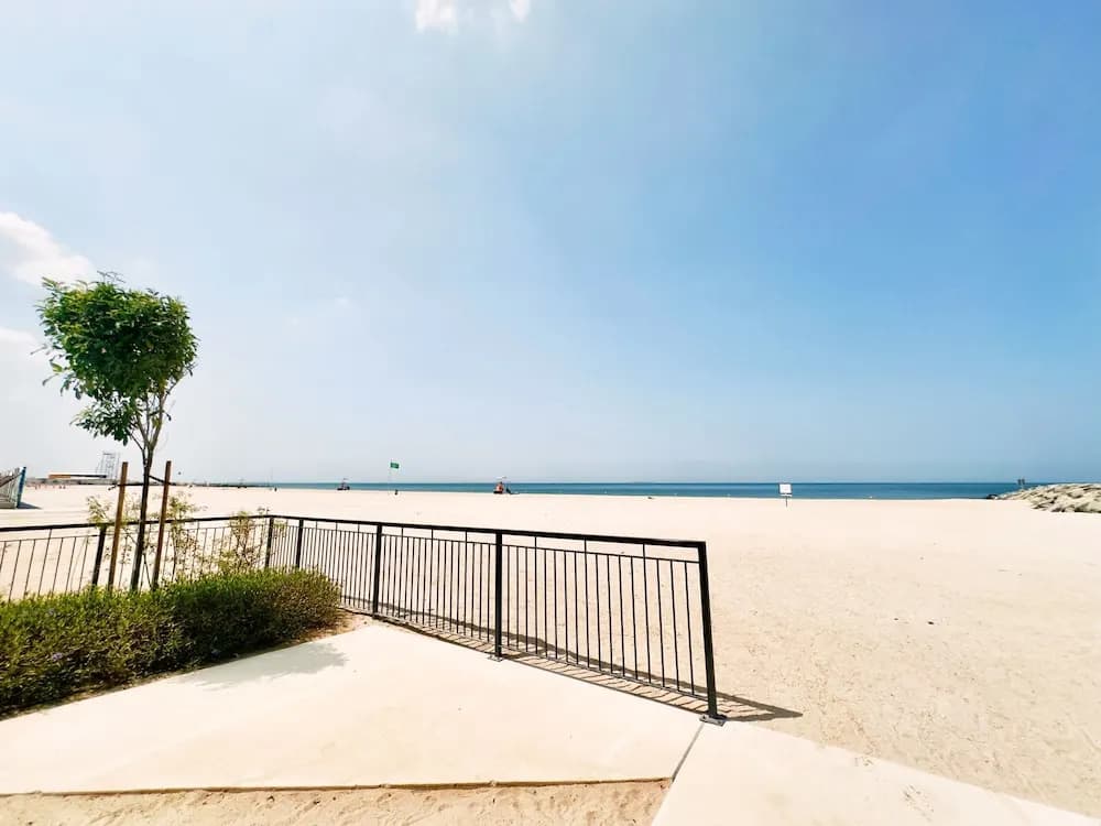 Contemporary La Mer 1BR w Beach Access - photo 17
