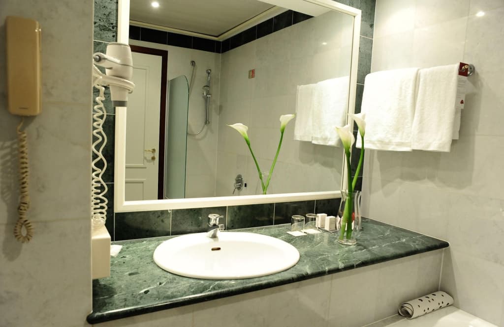 Leonardo Hotel Milan City Center - photo 48