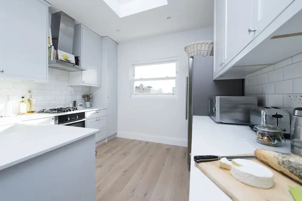 Beautiful 2BR Split Level Fulham Apartment - photo 19