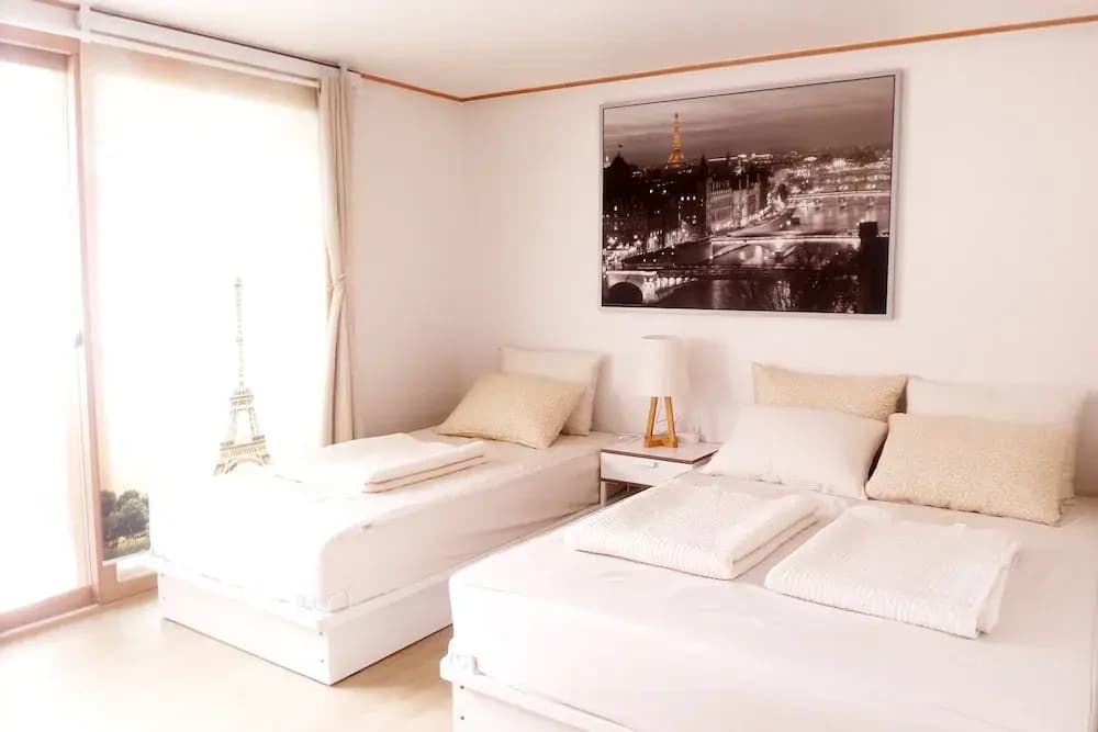 Hongdae One House Quad Room - photo 18