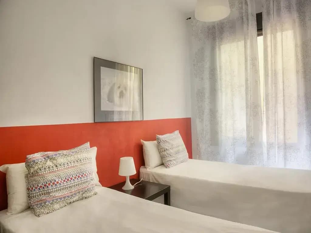 Cosy and Bright Flat - photo 4