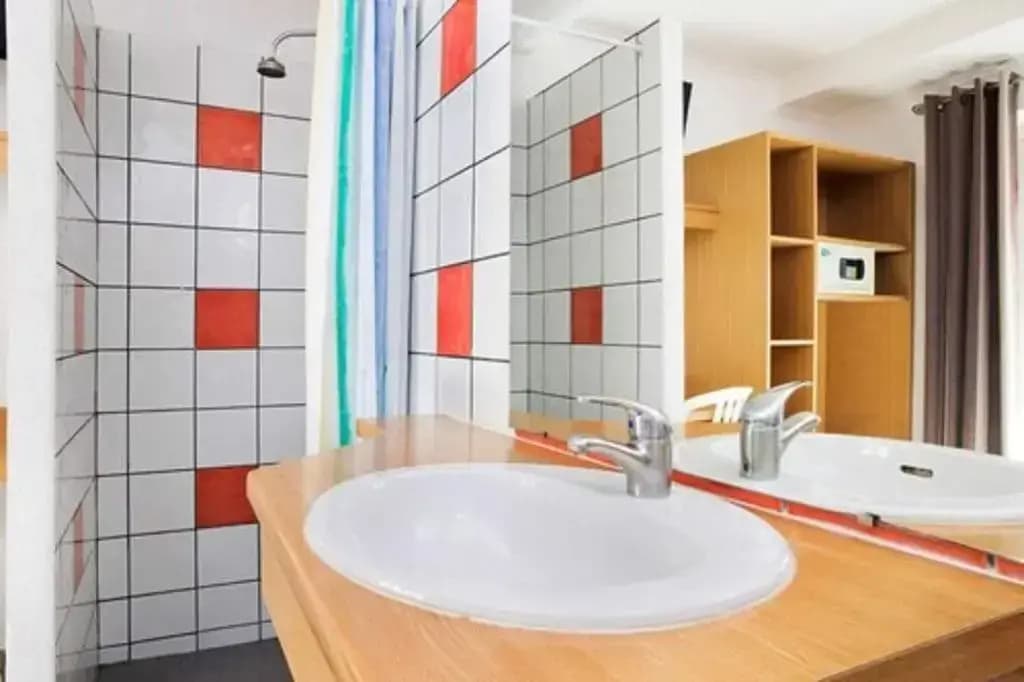 Auberge Internationale des Jeunes - Hostel - photo 7