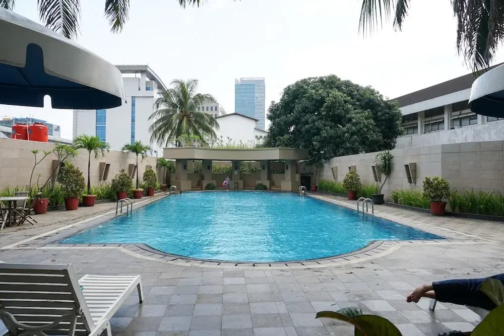 2Br with Pool View at Beverly Tower Apartment - photo 11