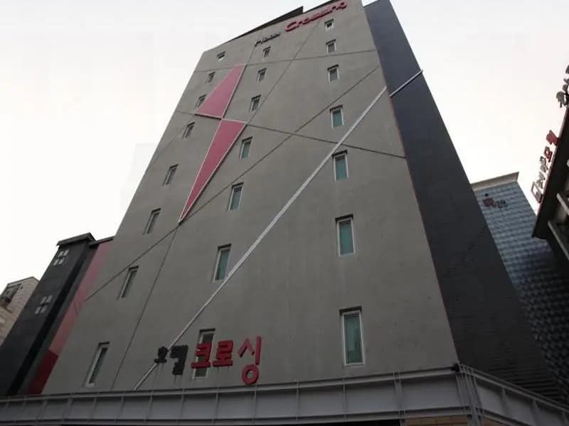 Crossing Hotel - photo 1