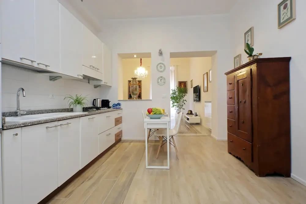 Treasurerome Opera Trevi Green Suite 2BR - photo 12