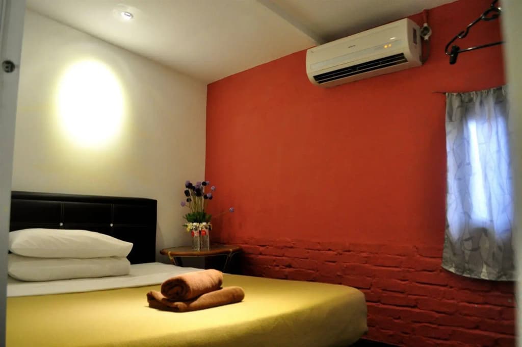 Monkey Motel & Café - photo 3