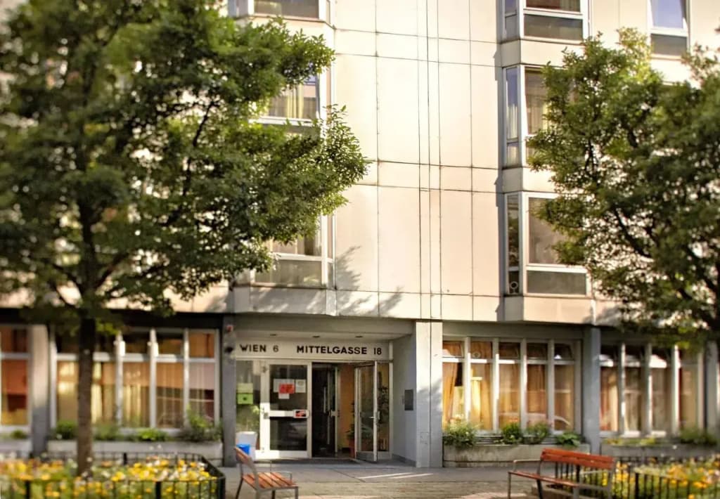 Strawberry Summer Hostel Mittelgasse - photo 12