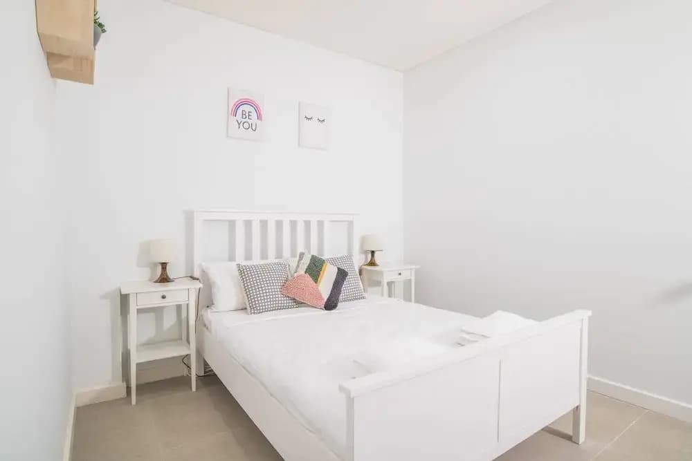 Contemporary Art 2Beds Apt - photo 5