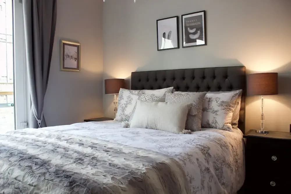 Royal Mile 2 Bedroom Apartment - photo 13