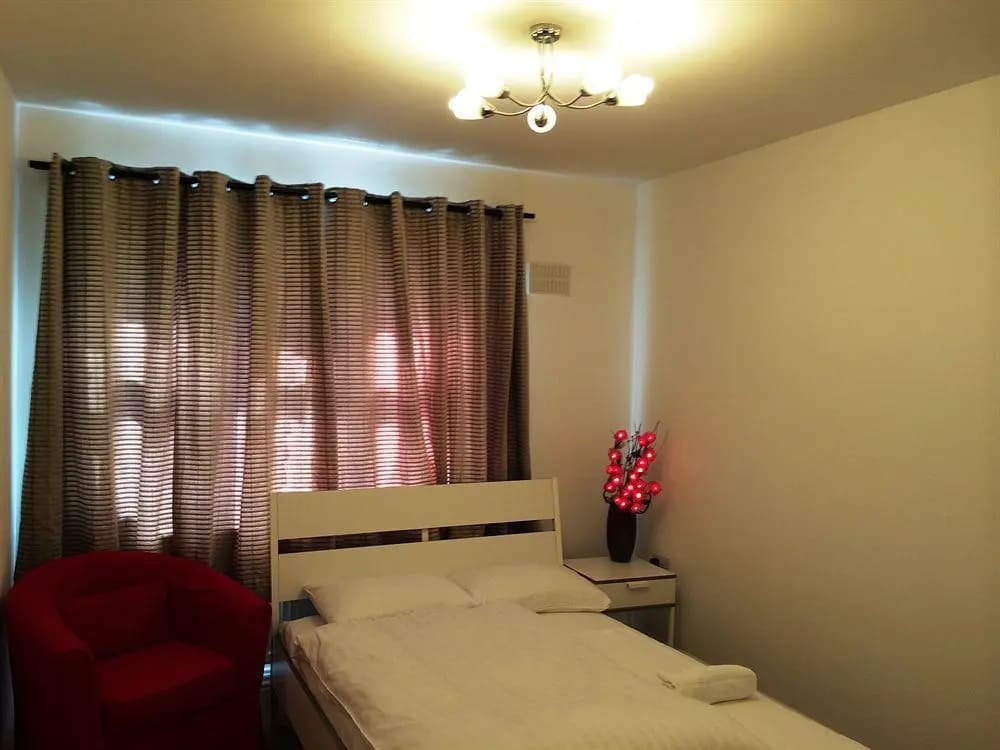 Globe City Apartments - photo 3
