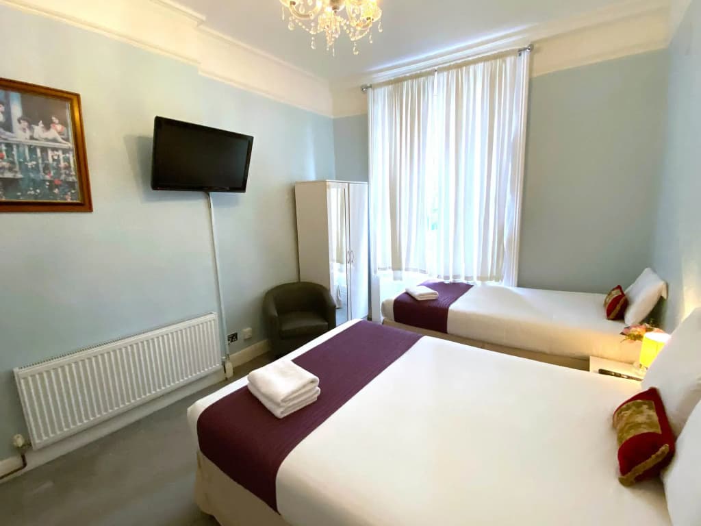 Lancaster Court Hotel - photo 4