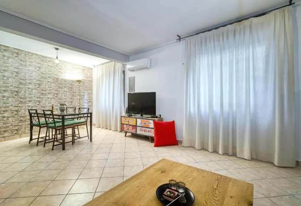 Athens metro apartment - photo 4