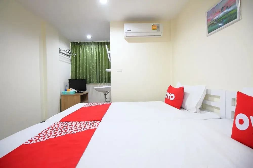 OYO 439 Bed and Bus Hotel - photo 5