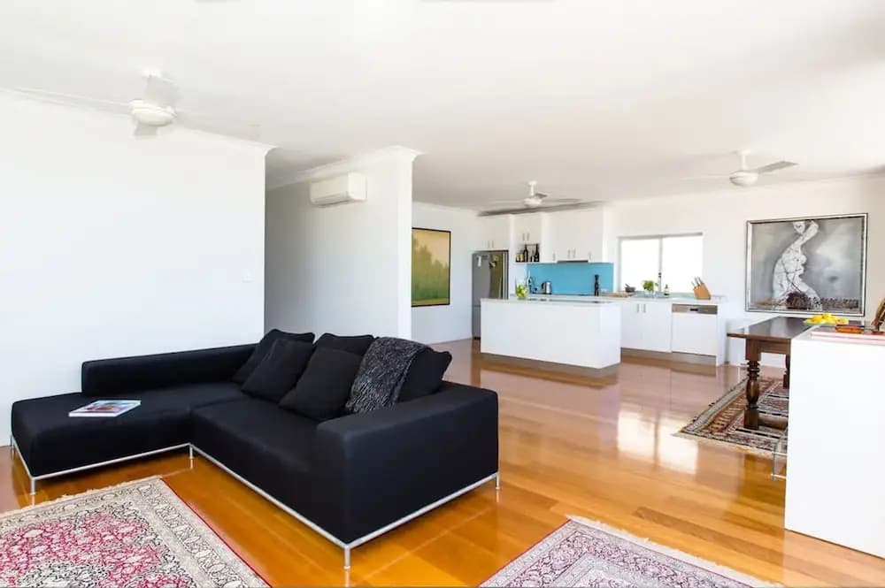 Ocean View Luxury 3 Bedroom Home With Balcony - photo 23