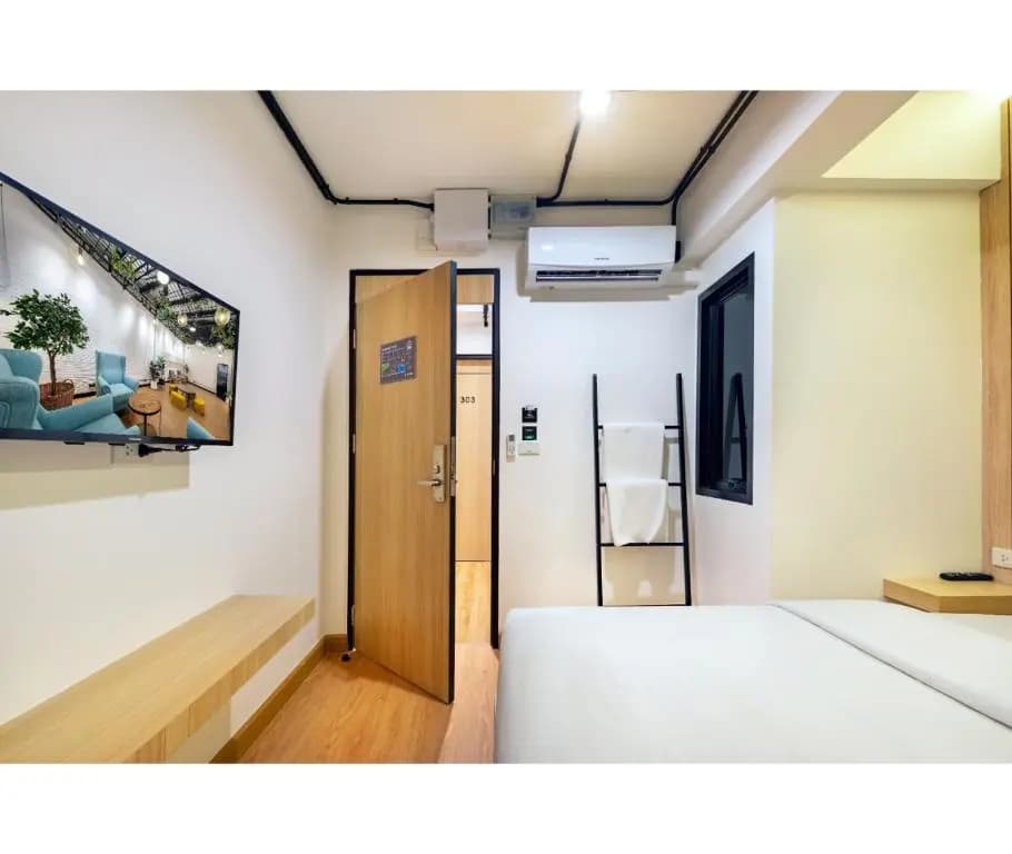 Siam Subway Hostel and Café - photo 3