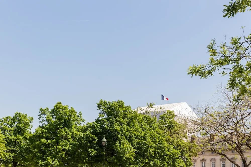 Avenue to the Eiffel Tower - main photo