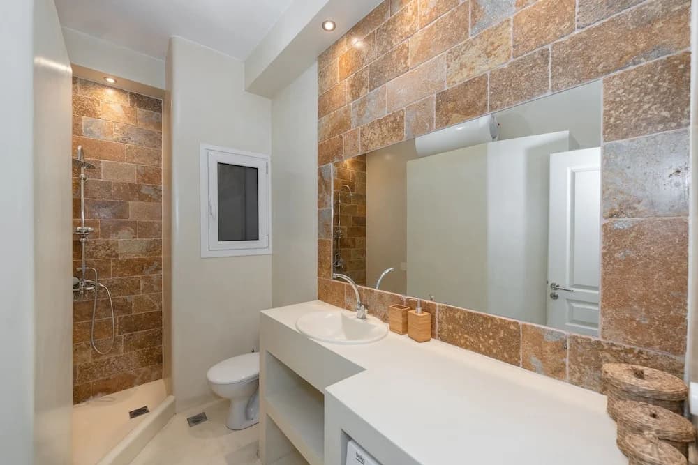 Contemporary Apartment made of Wood and Stone - photo 7