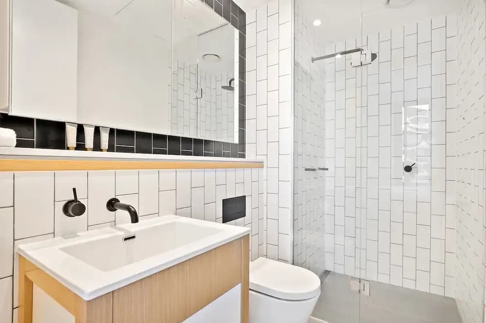 Bright 2-bed Retreat With Pool, Gym & Sauna Access - photo 6