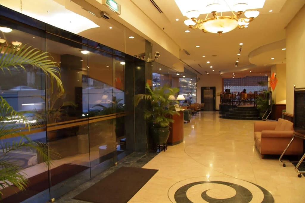 Mandarin Court Hotel - photo 2