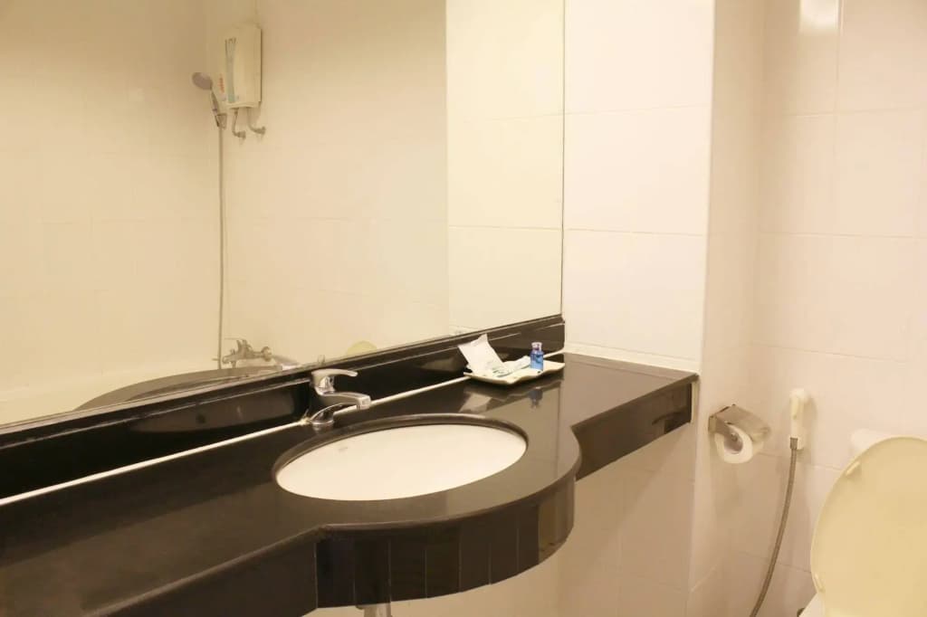 Romance Hotel Bangna - photo 8